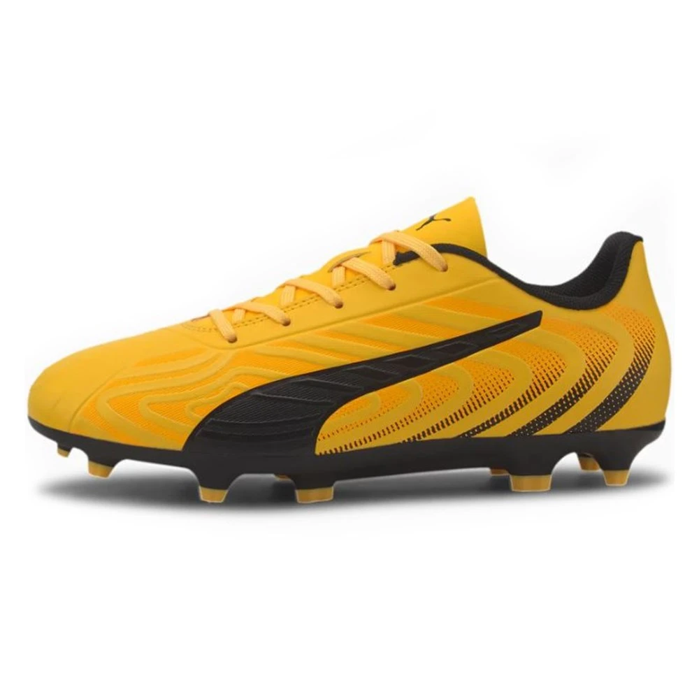 PUMA shoes destined for the practice of soccer